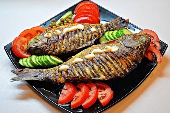 Seguindo a dieta japonesa, você pode cozinhar peixe assado com legumes